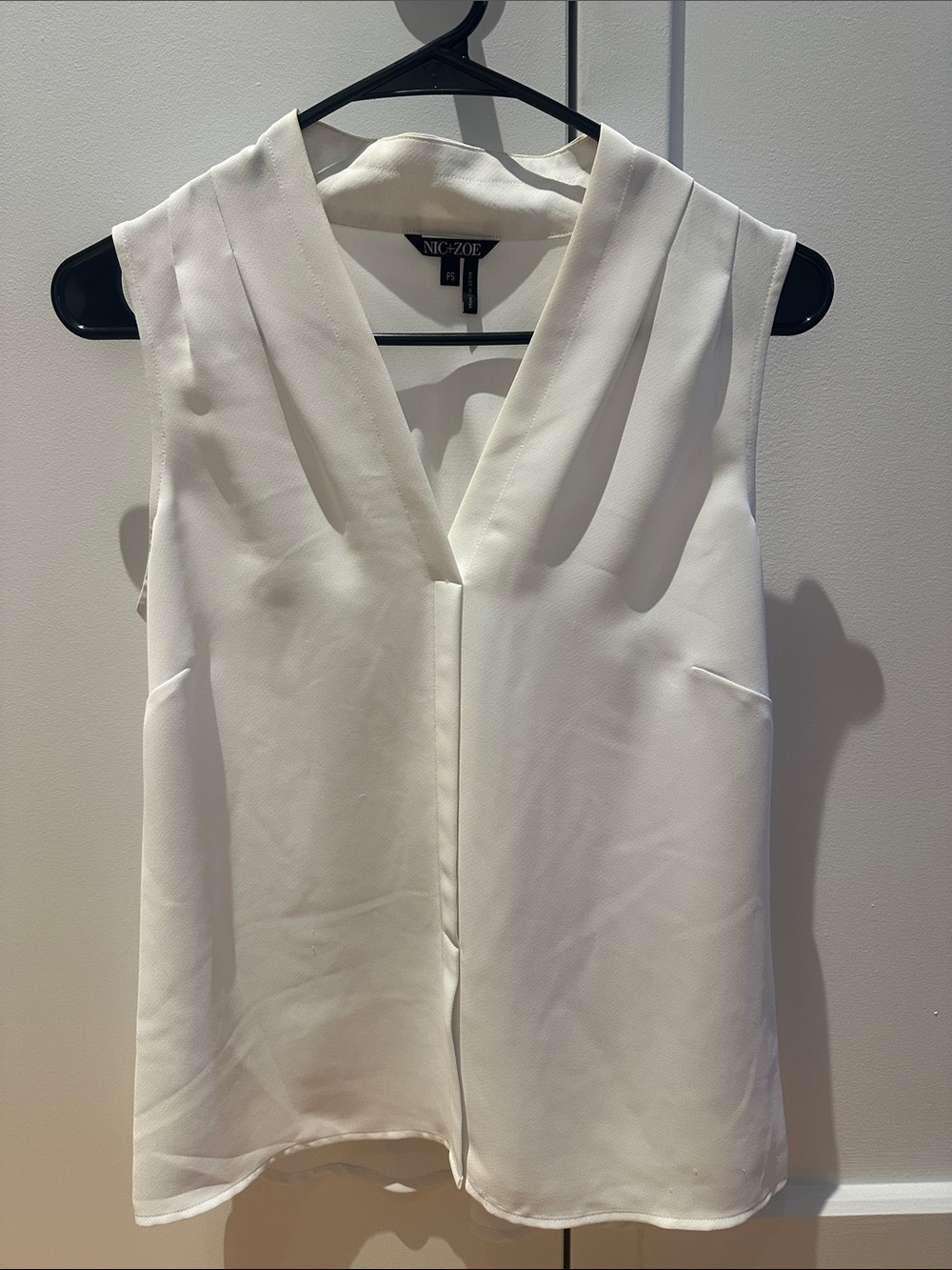 NIC+ZOE Cream V-Neck Sleeveless Camisole
